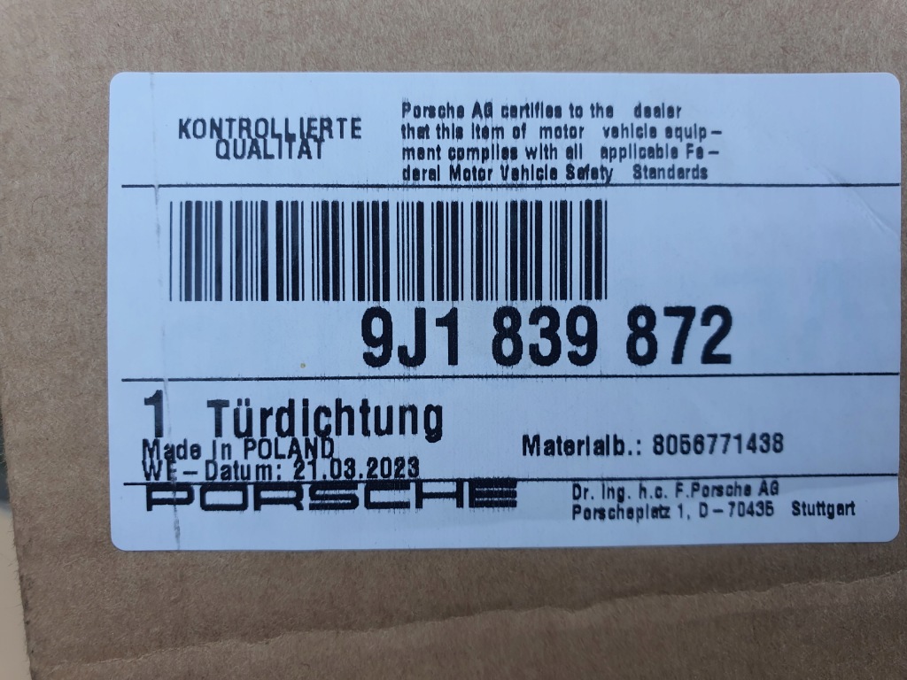 фото №6, Porsche taycan прокладка дверь стекло правый задняя