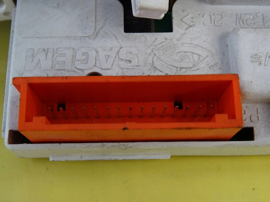 Дисплей часы renault clio ii p7700436307a nr165 в Украине