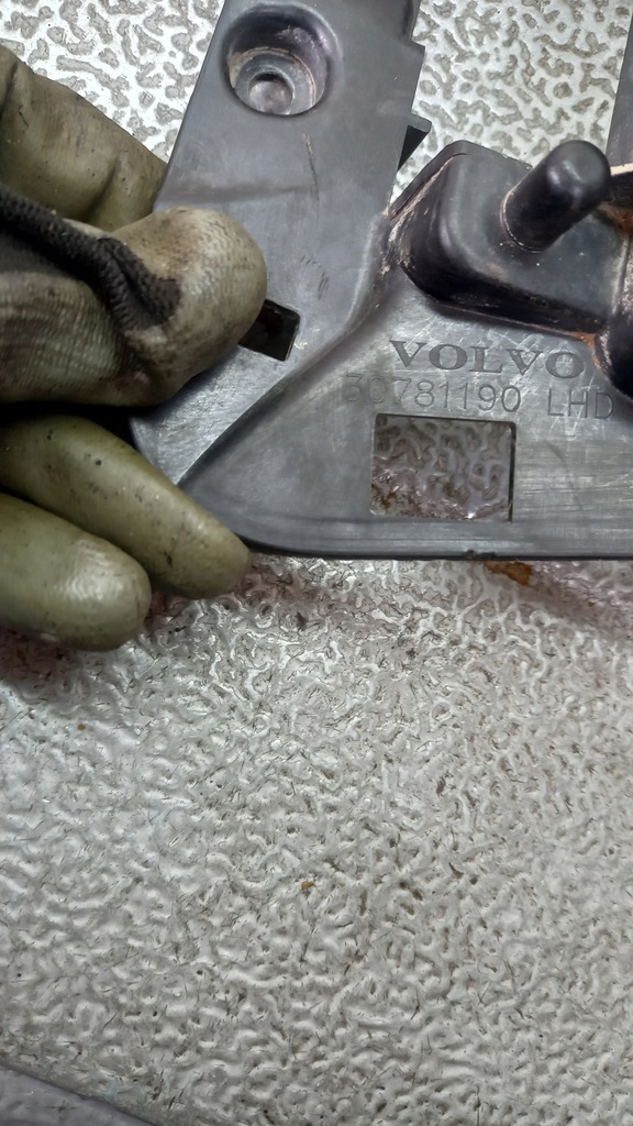 фото №5, Кронштейн радио volvo xc60 30781190