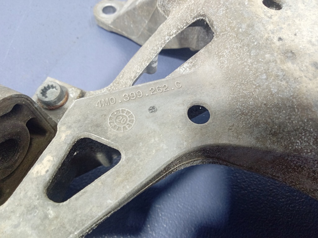 фото №7, Audi q8 rsq8 4m8 4.0 tfsi кронштейн опора коробки 4m0399262c