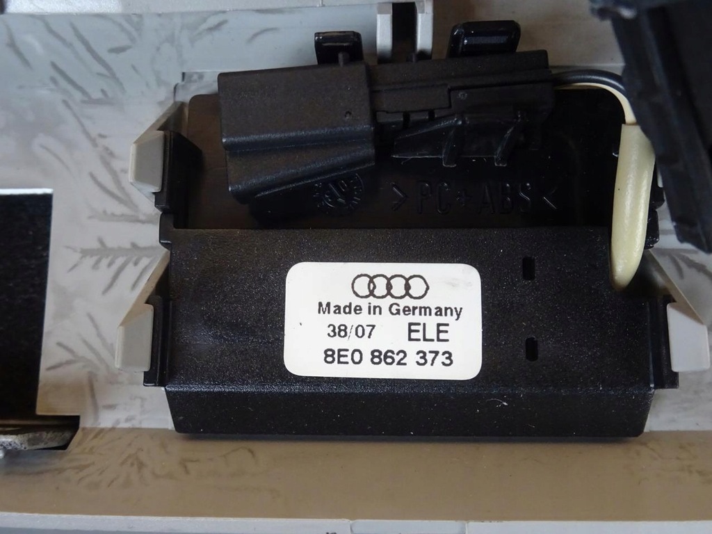 фото №9, Audi a3 8p освітлення лампа стельовий мікрофон bluetooth 8p0947135ad