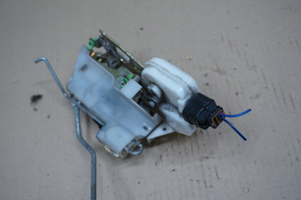 фото №6, Mitsubishi pajero sport замок дверь правый перед 99r