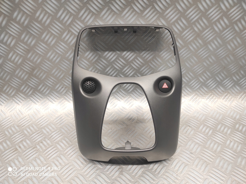 фото №1, Рамка dekor радио toyota aygo ii