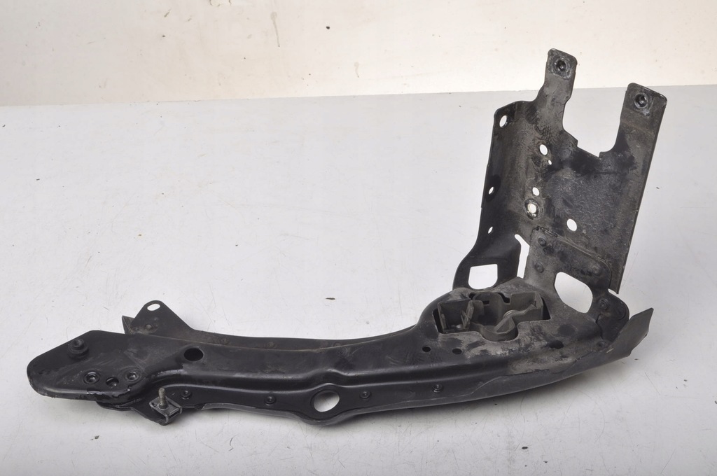 фото №1, Mercedes w211 защита поперечина передний кронштейн a1298172820