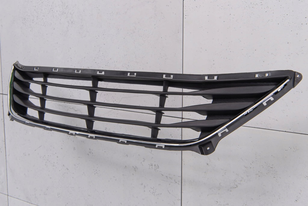 фото №9, Hyundai elantra v md 2013-2015 решётка бампера средняя 865603x700