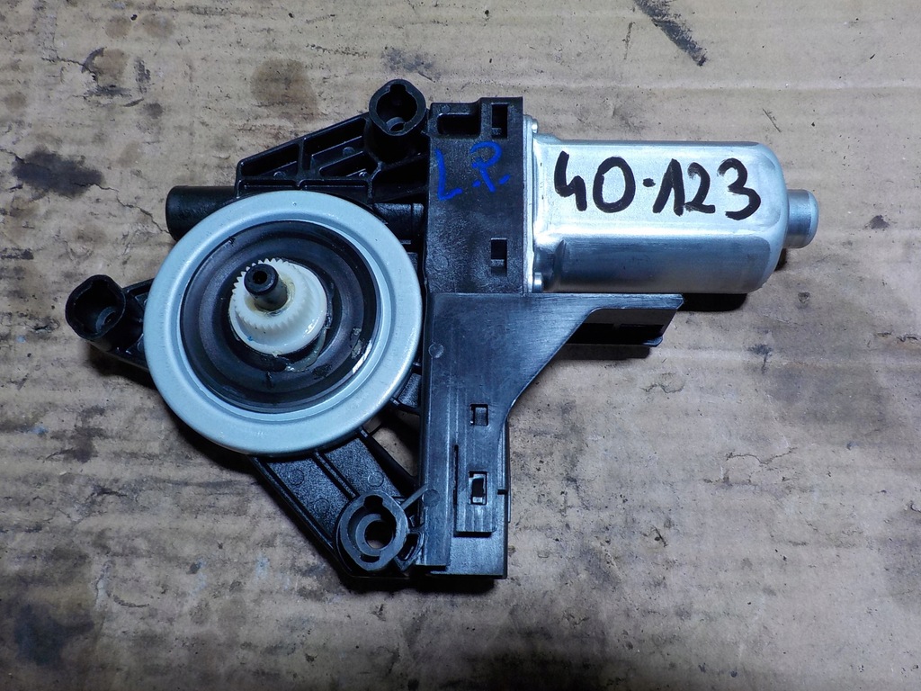 фото №1, Volvo v40 моторчик стекло левый перед 6pin