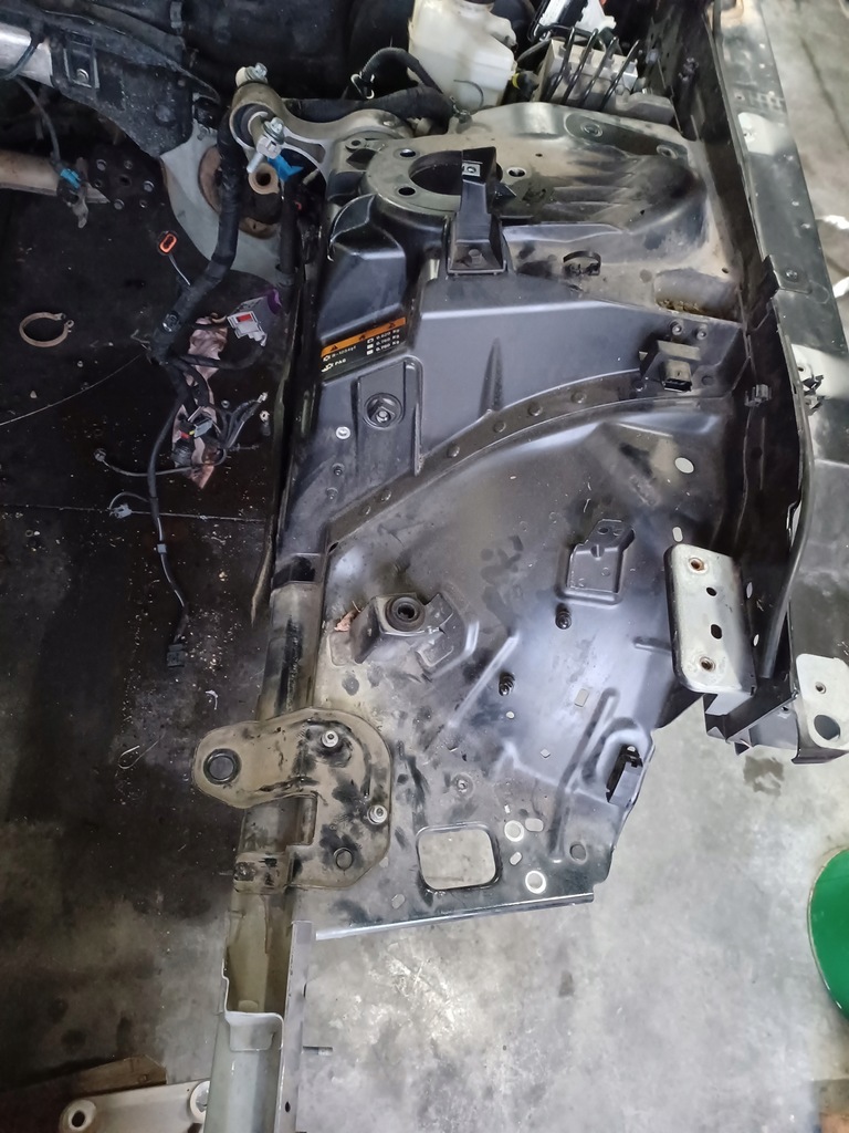 фото №1, Maserati levante чверть лонжерон ліва передня