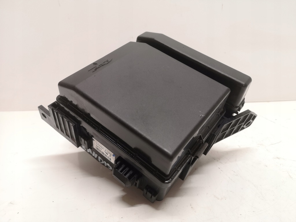 фото №7, Mitsubishi grandis 2.4 03- коробка предохранителей