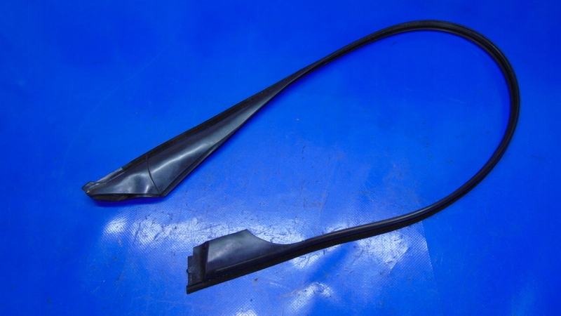 фото №1, Прокладка двері правий перед 7182256 bmw f10 10-17r