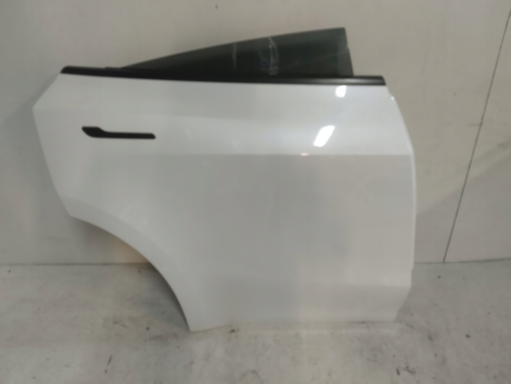 Купити Tesla y двері правий задній ppsw