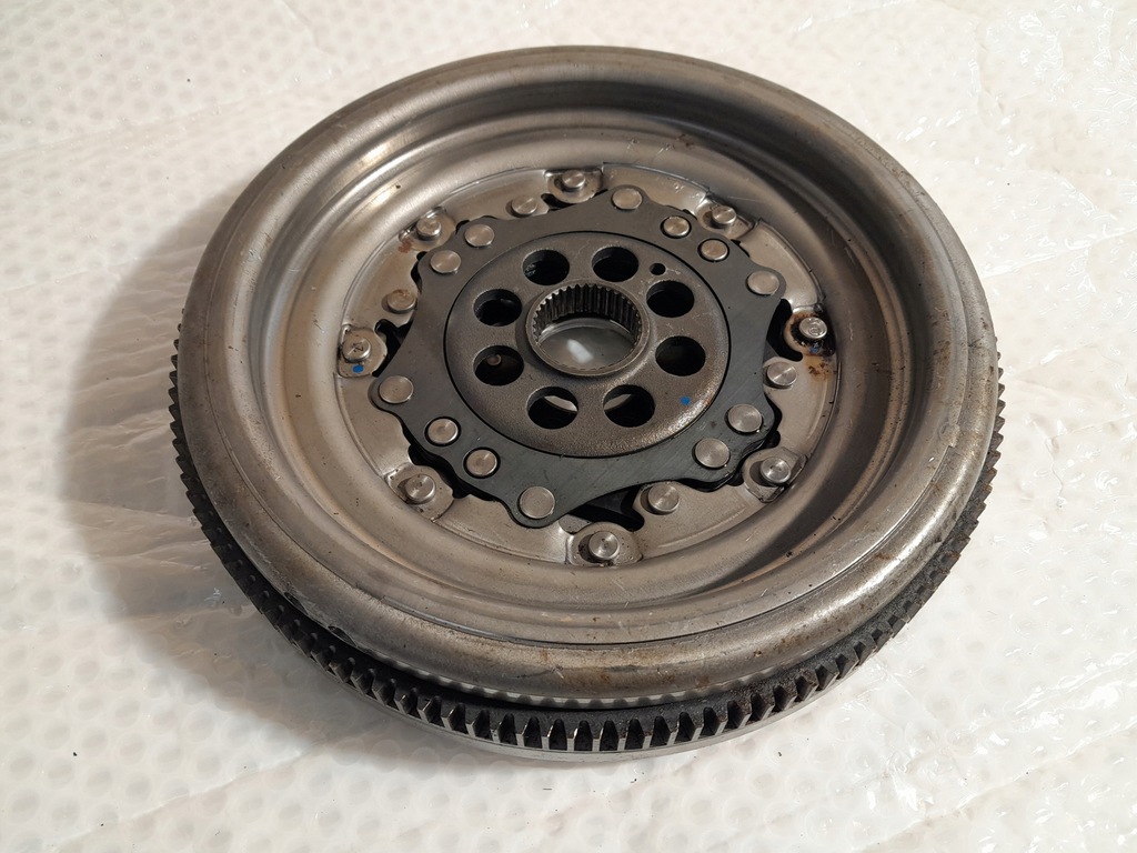 фото №1, Audi a3 s3 8v колесо двомасовий 06k105266a