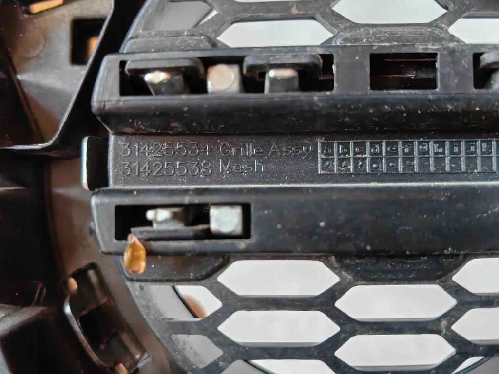 фото №8, Volvo xc60 ii r-design - решітка радіатора, решітка радіатора бампера polecam