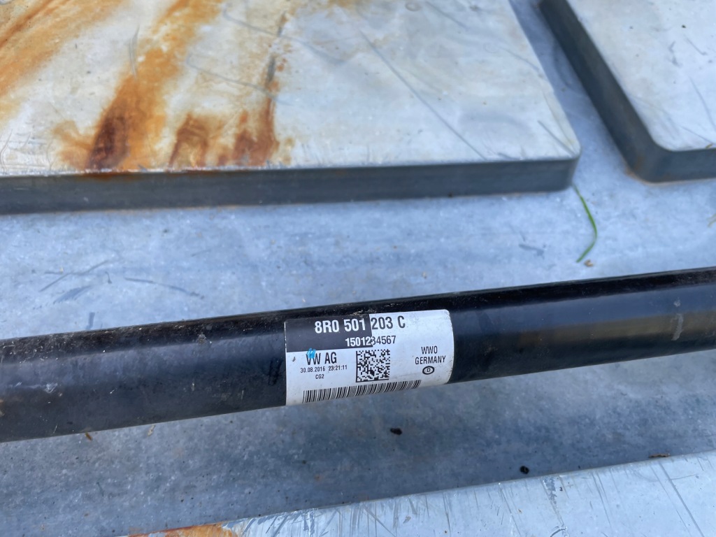 Привідний вал ліве правий задні a6 c7 q5 8r0 оригінал Доставка