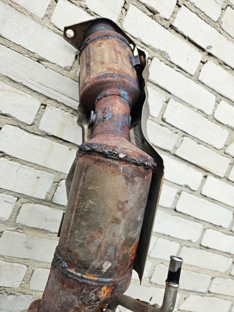 Toyota prius plus + 09-17 корпус катализатор труба Оригинал