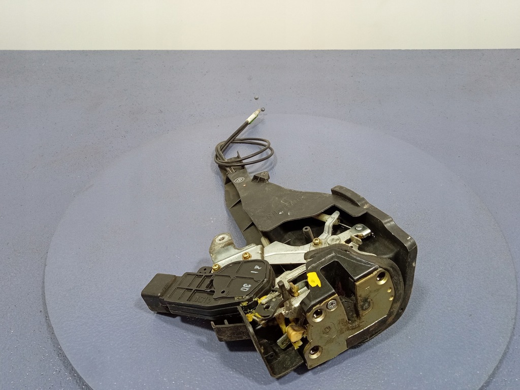 фото №7, Toyota avensis verso замок дверь задняя правый 2 pin rh-370r