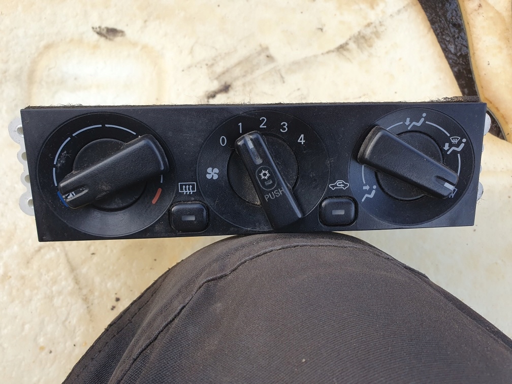 фото №15, Крышка бака топлива mitsubishi space star 1.9 td a50 98-05