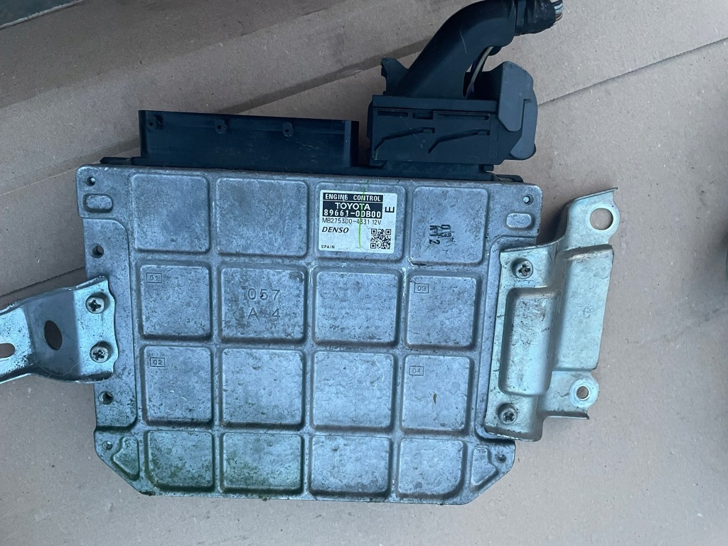 фото №1, Toyota yaris ii блок управления бортовой компьютер 89661-0db00