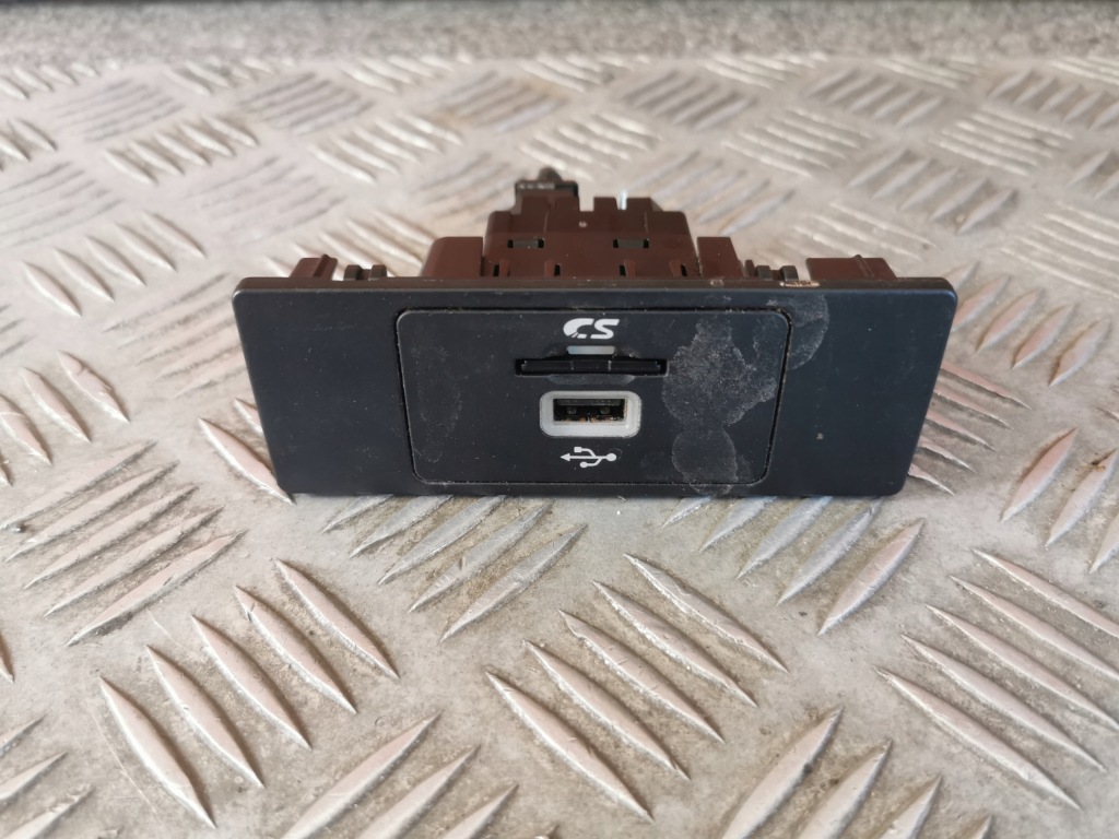 фото №1, З'єднувач роз'єм port usb ford mondeo mk5 оригінальний номер gc3t-14f014-aa