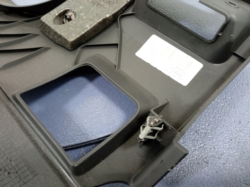 фото №4, Volvo s60 ii v60 захист нижня консолі ліва eu