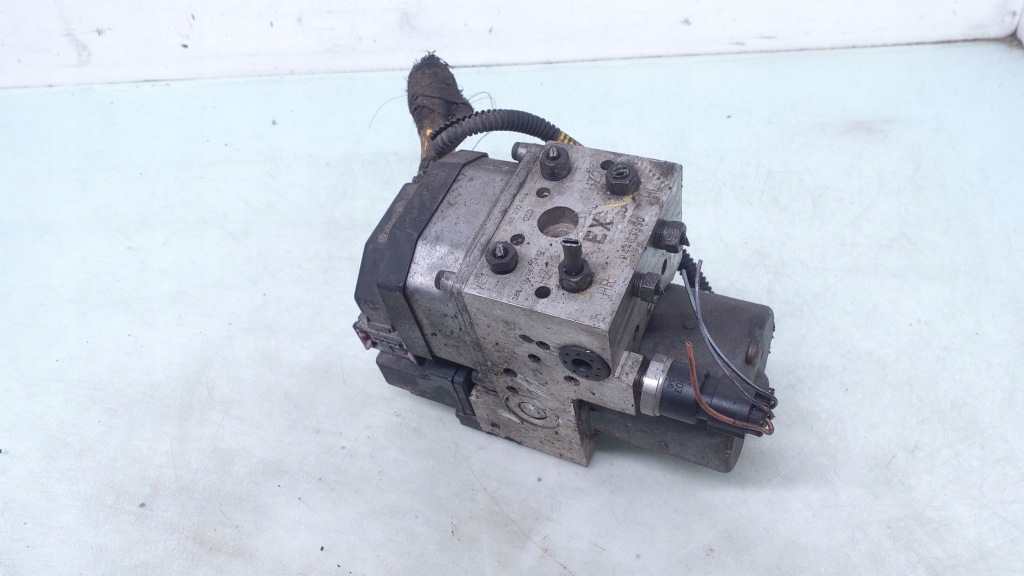 Купити Opel оригінальний номер 24463350 насос abs