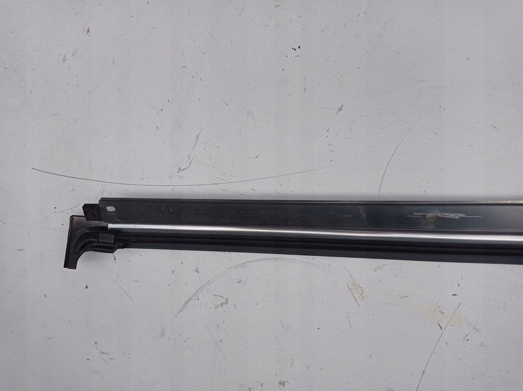 фото №6, Молдинг ущільнювач правий перед nissan terrano ii 2