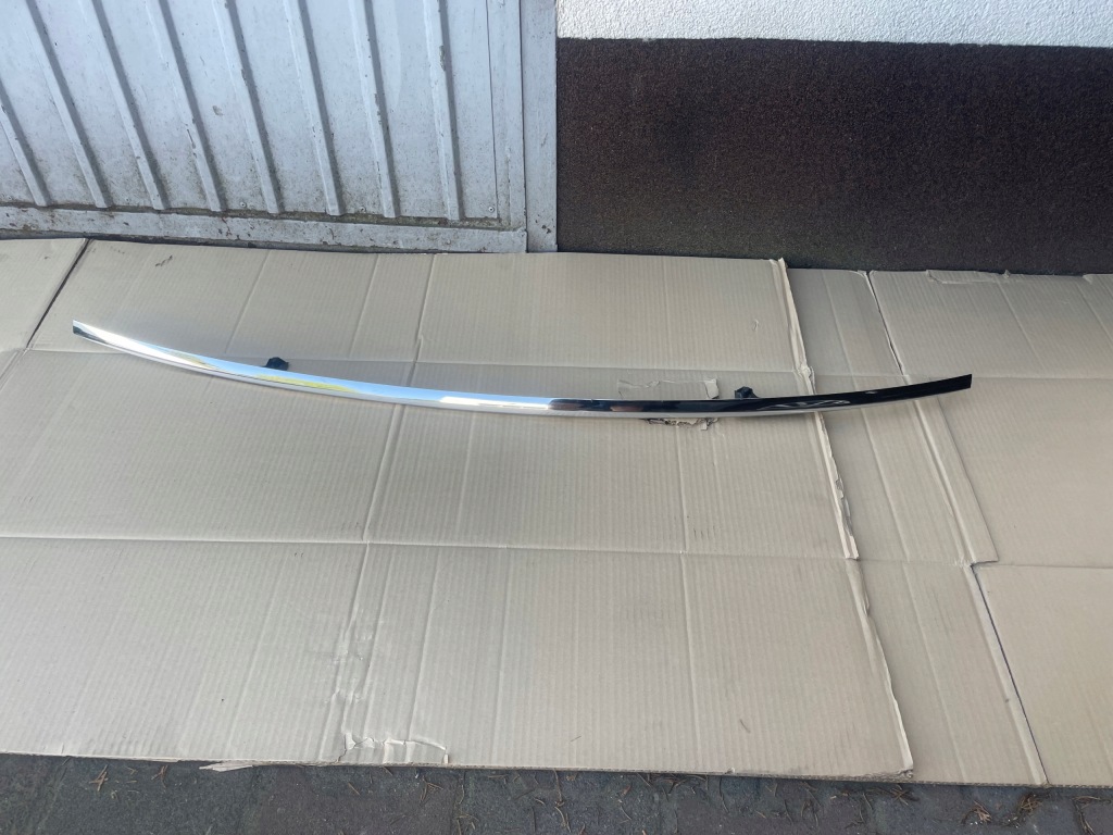 Купити Mercedes e a2137402000 молдинг кришки багажника хром