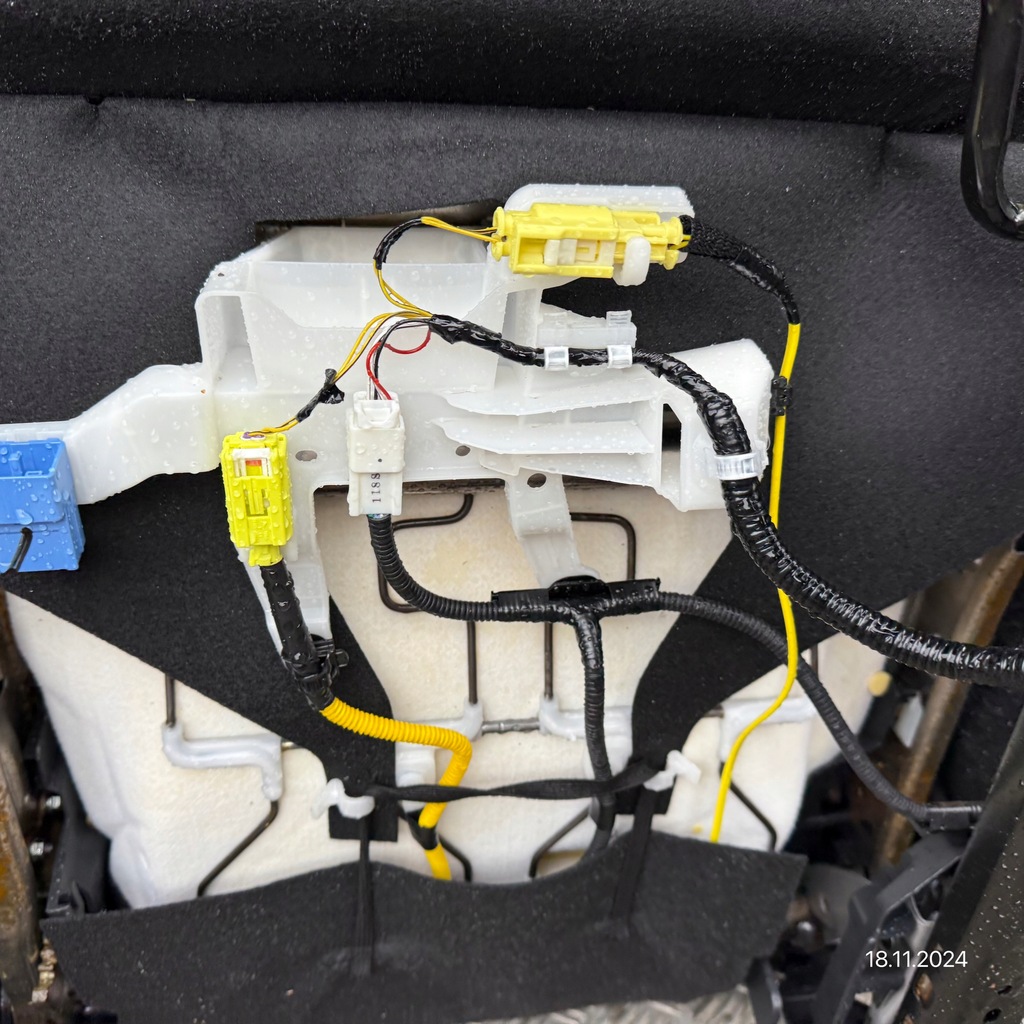 фото №6, Сиденья заднее сиденье полукожа комплект toyota yaris cross