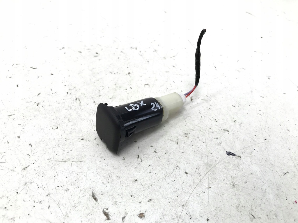 фото №1, Lexus lbx 2024 роз'єм штекер з'єднувач прикурювача