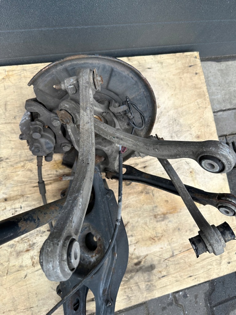 Поворотный кулак, амортизатор, левая задний mercedes cls w218 Недорого