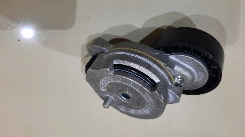 Натяжитель volvo s60 v60 xc60 s80 v70 31330379 Оригинал