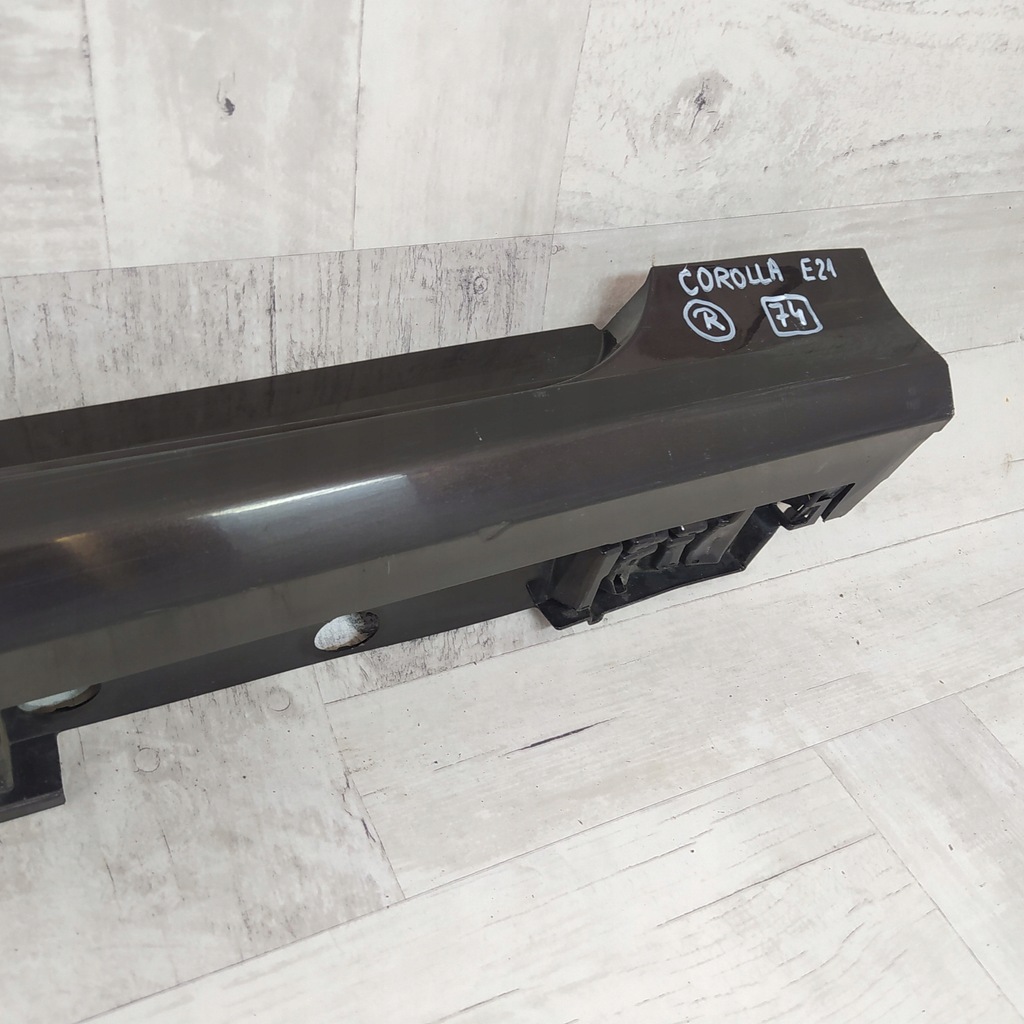 фото №8, Toyota corolla e21 sedan молдинг поріг накладка права 75850-02230
