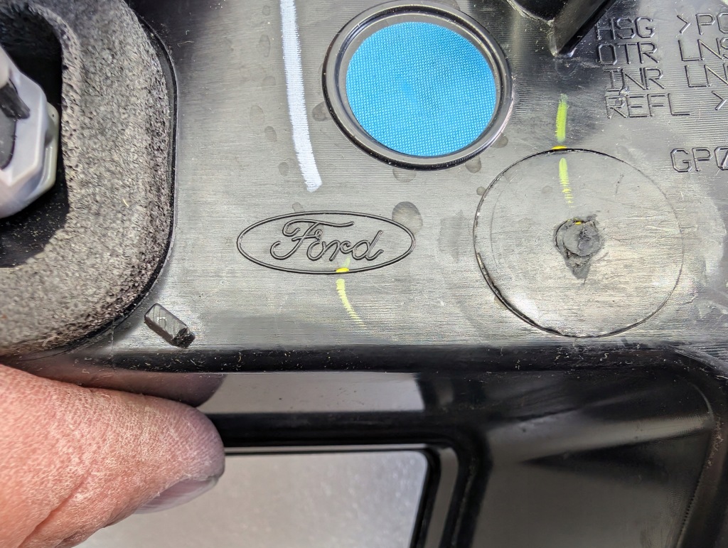 Фара ліва задній w кришці  ford mustang mach-e lj8b-13a603-a Доставка