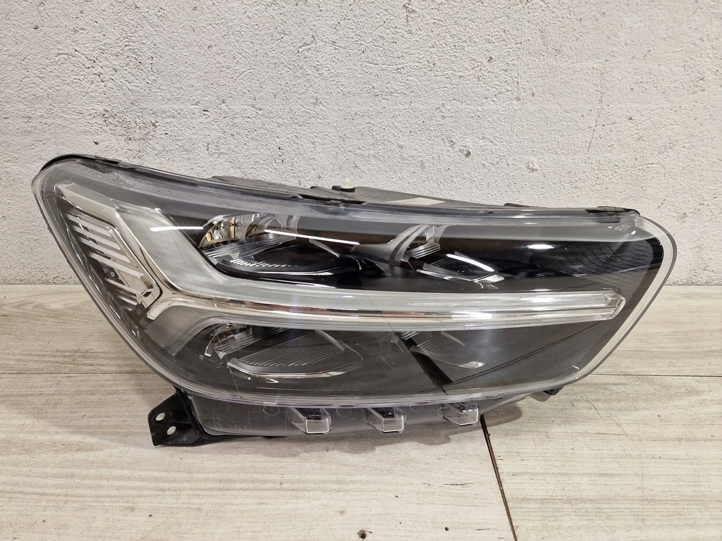 фото №1, Volvo xc40 mid led 32293923 права лампа