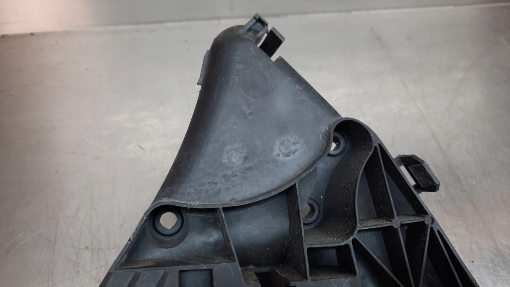 фото №7, Кронштейн защита заглушка замка левый перед 30699109 volvo v50