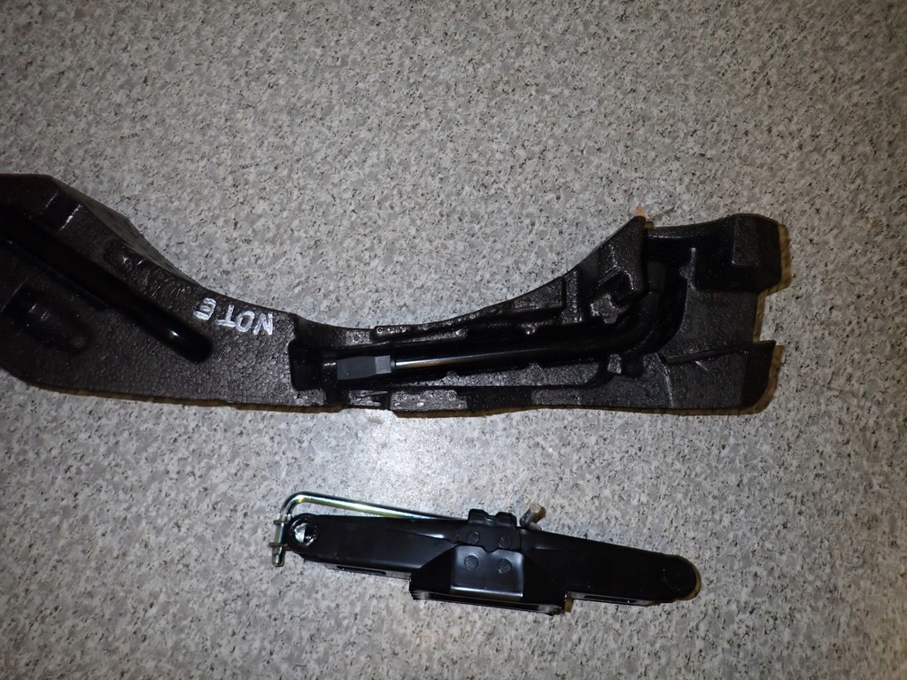 фото №5, Nissan note e11 06- 11 подъемник ключ набор колеса пенопласт