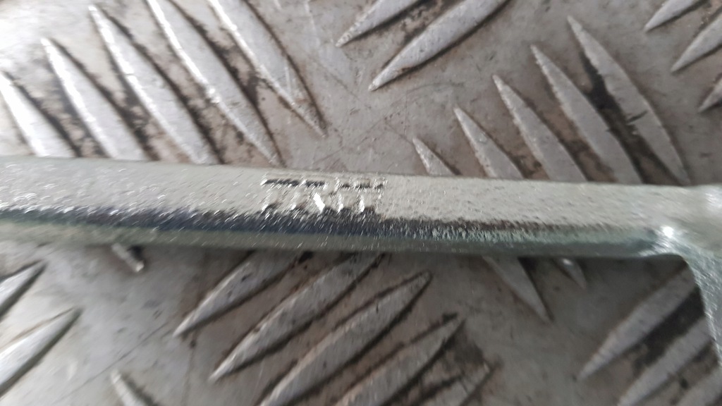 фото №8, Volvo v60 скоба тормоза левая задняя 1537/d trw