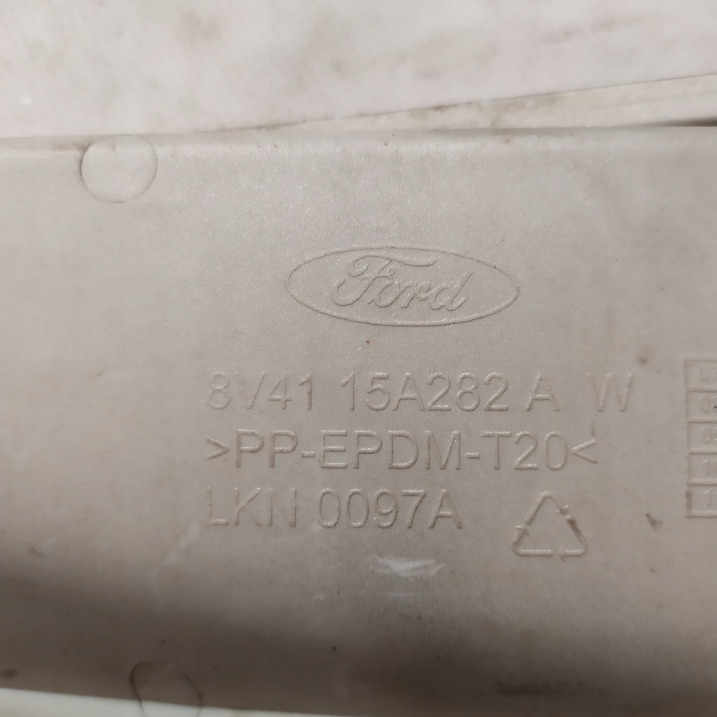 Решётка заглушка бампера левая перед kuga mk1 08- Цена