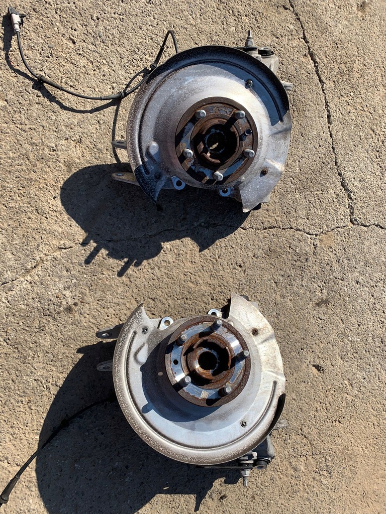 фото №1, Поворотный кулак задняя discovery v l462 2.0 4x4