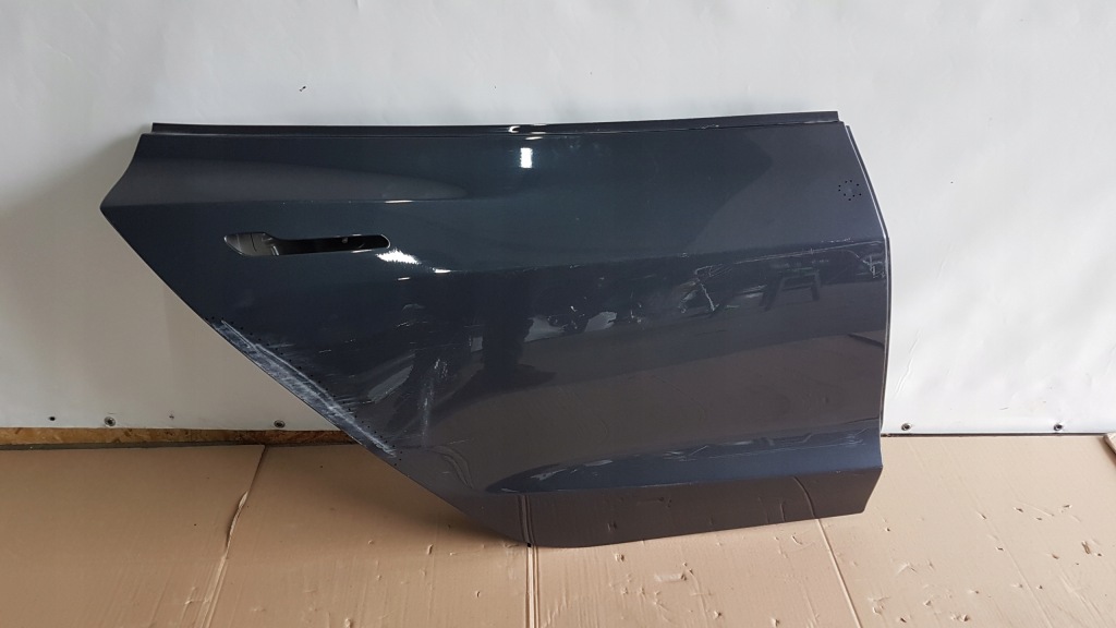 Дверь задний  правое tesla model 3 17- Цена