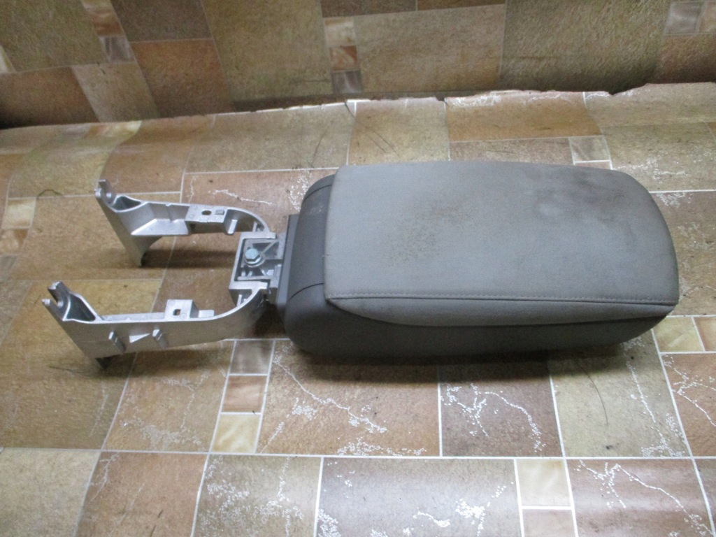 фото №1, Подлокотник audi a6 c6 szary материал