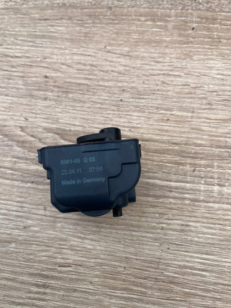 фото №4, Привод крышка заливной топлива mercedes w204