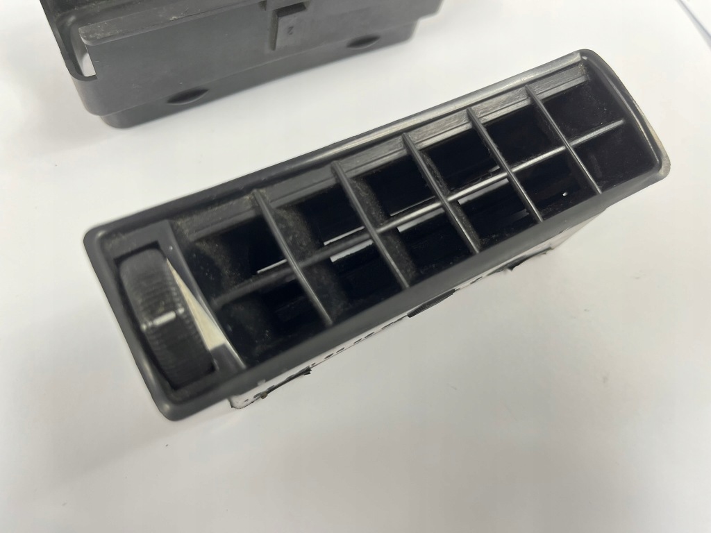 Решётка обдув правая mercedes w126 c126 se sel sec 1268310442 Цена