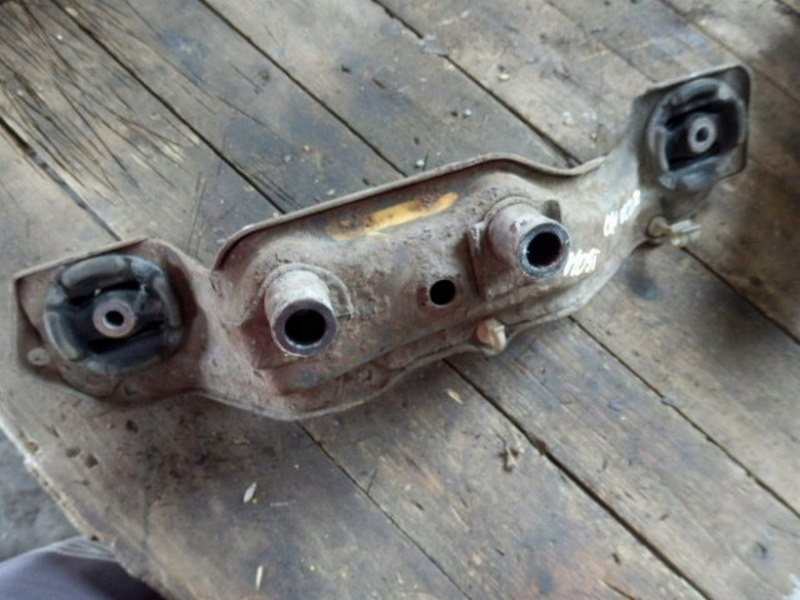 фото №1, Honda cr-v i 02 кронштейн мост