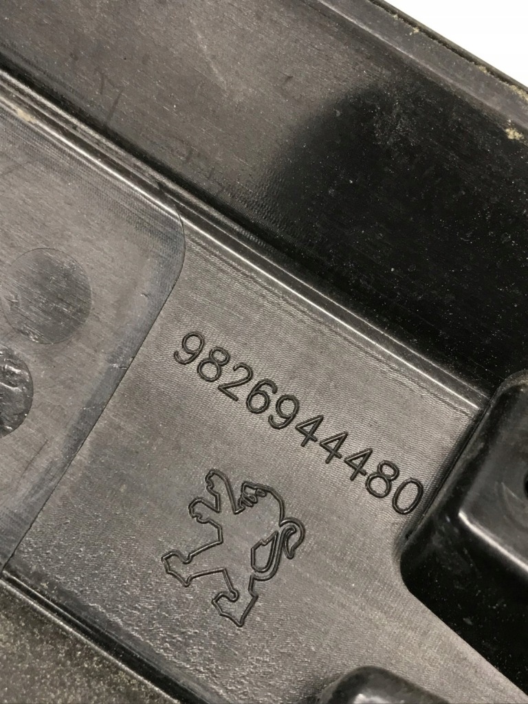 фото №15, Peugeot 208 ii молдинг накладка кришки задня 9826944480