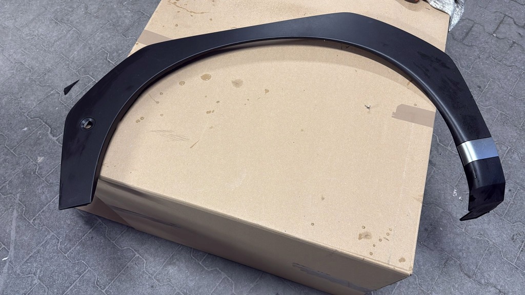 фото №1, Hyundai santa fe 2024- молдинг na крила передня ліва