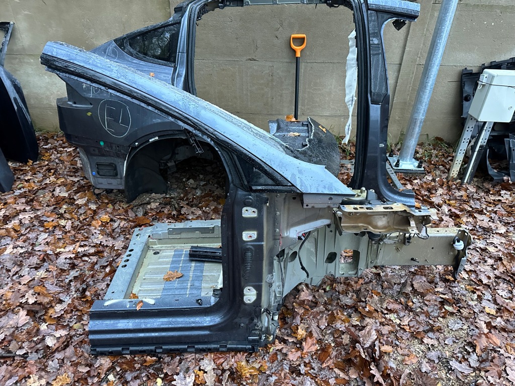 фото №1, Лонжерон підкрилок правий tesla x