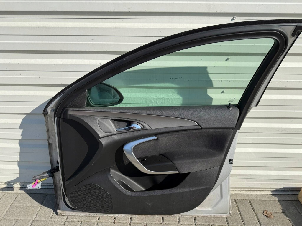 Дверь правая  перед правое передние opel insignia a универсал z176 европа Цена