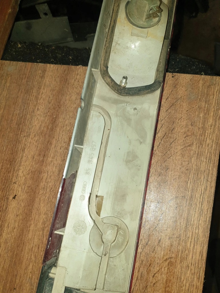 Отделка крышки багажника audi 80 81, 85, b2 85945697 1978 в Украине