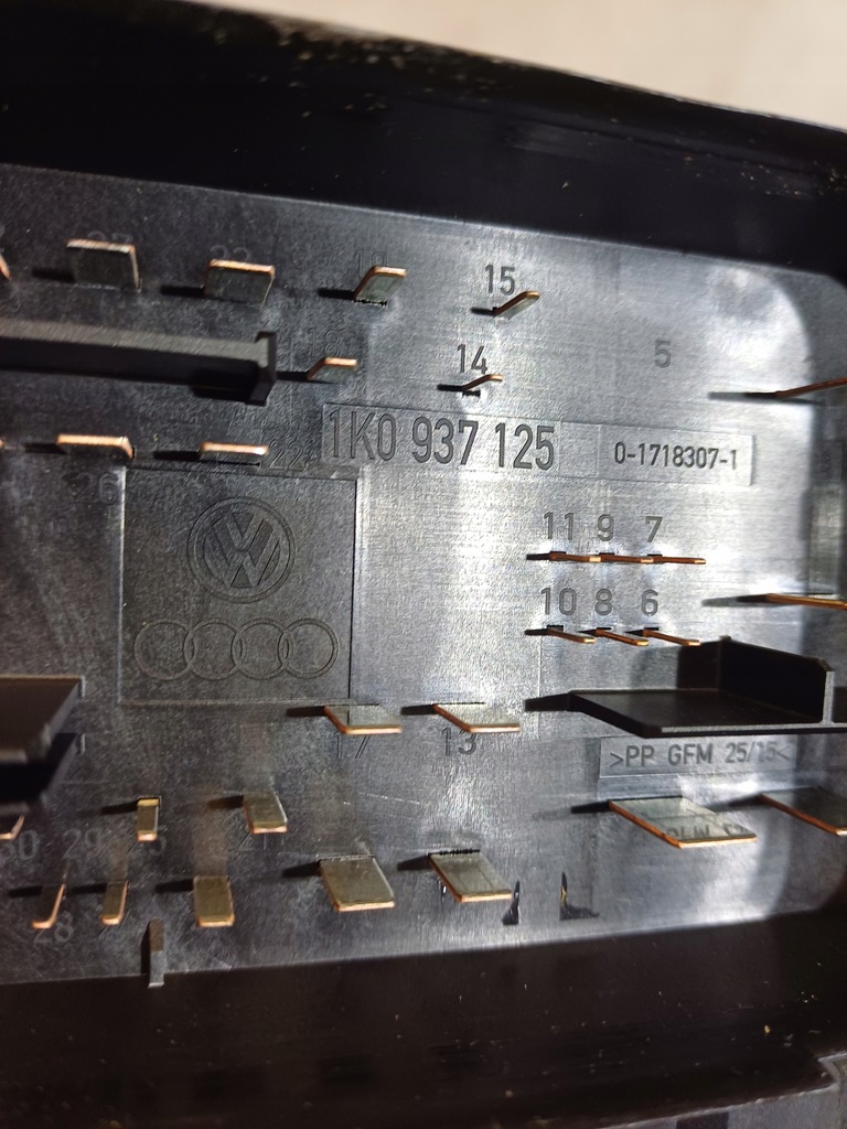 фото №5, Коробка предохранителей vw golf 5 plus 2.0 fsi nr. 1k0937125
