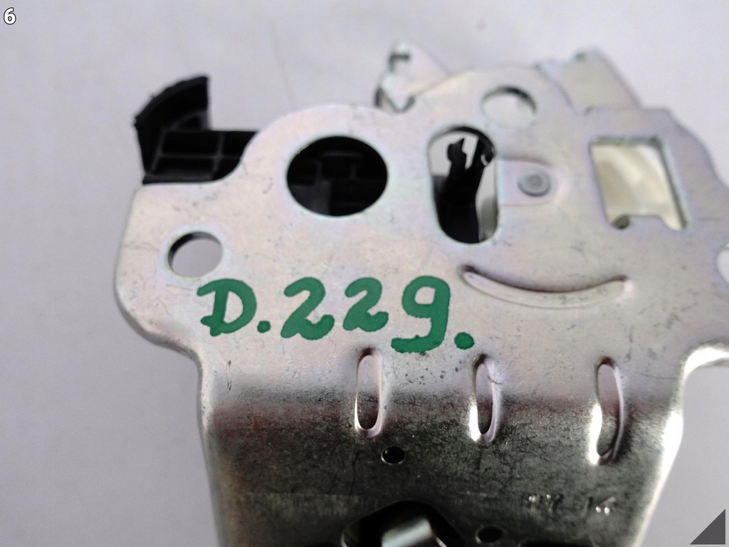 фото №7, Audi a8 s8 4h0 a6 s6 4g0 a3 8v0 замок крышки багажника защита 4h0827505a